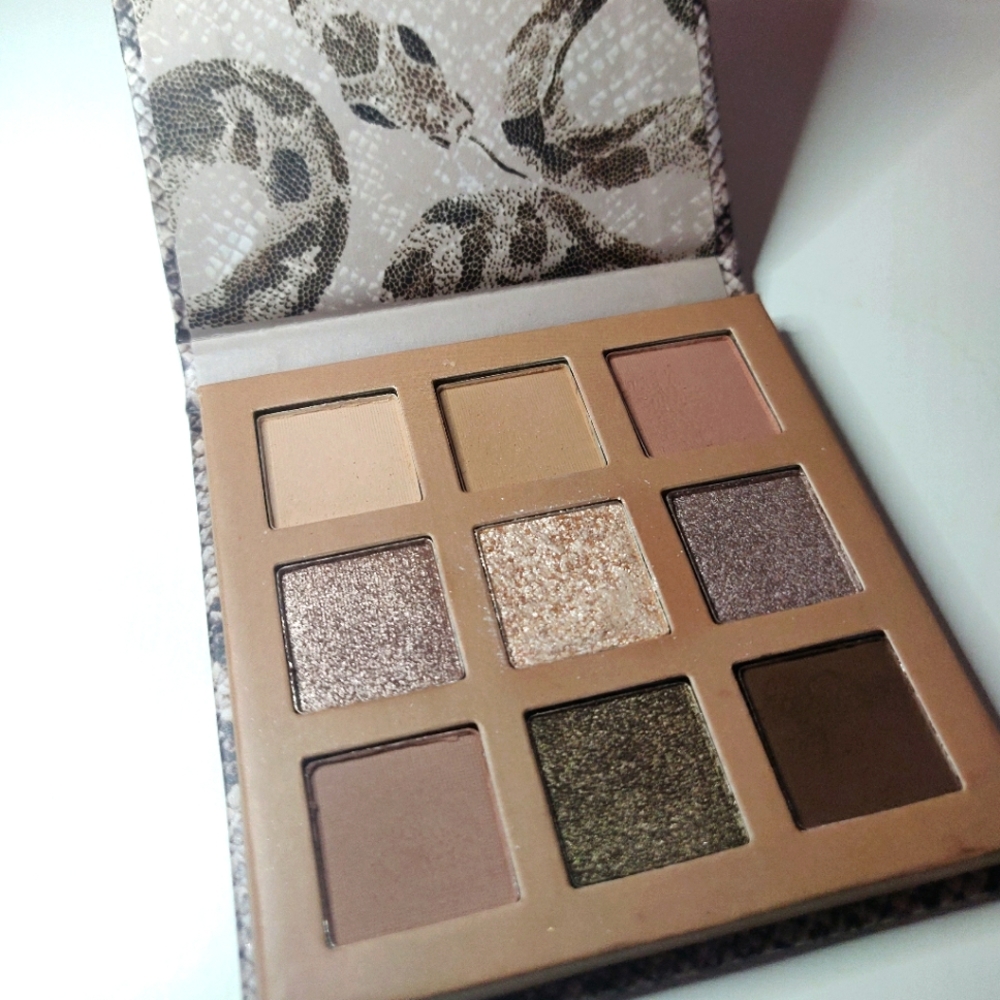 Snake eyeshadow palette